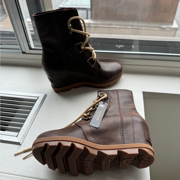 SOREL laced up wedge boot. Women’s size 5.5. NEW! - Picture 1 of 7